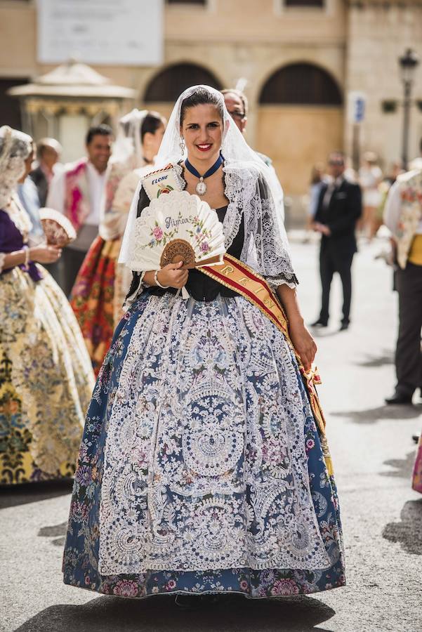 Procesión y coronación de la Virgen María