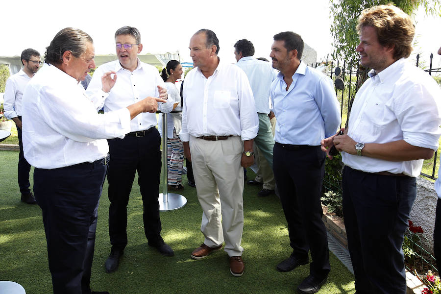 Fotos de Ximo Puig en la reunión con los empresarios valencianos