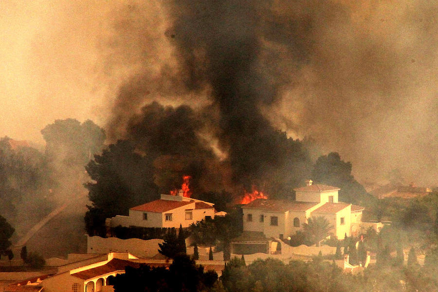 Fotos del incendio de la Granadella, en Xàbia y Benitatxell