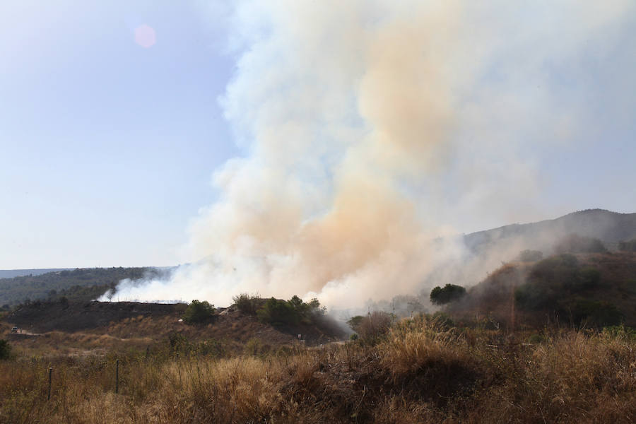 Fotos del incendio en el vertedero de Ramblars (Xàbia)