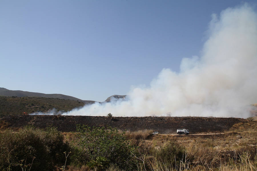 Fotos del incendio en el vertedero de Ramblars (Xàbia)