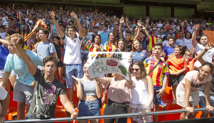 Fotos de la presentación de Munir, nuevo jugador del Valencia CF