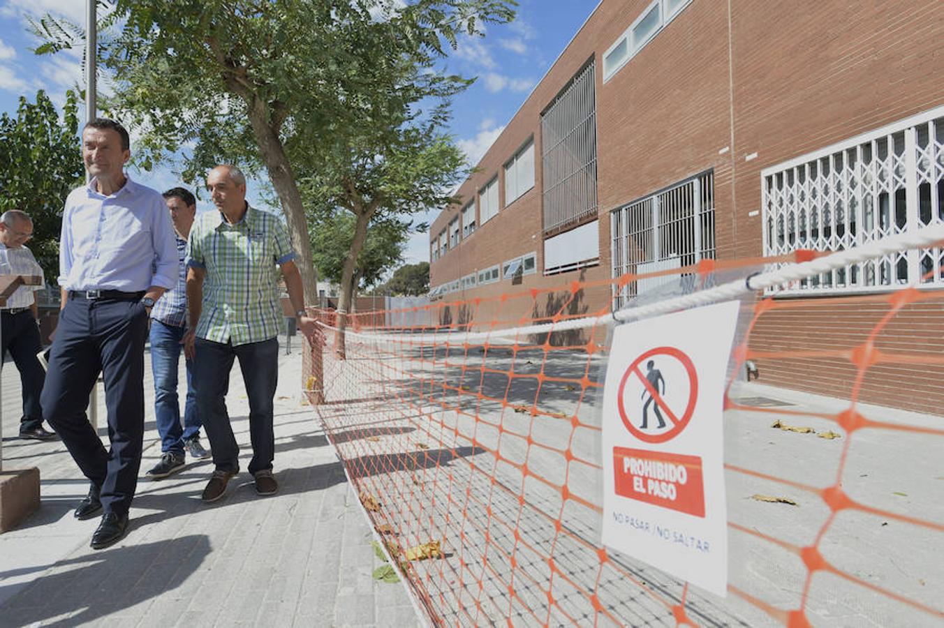 Carlos González acude al IES Torrellano para ver sus deficiencias