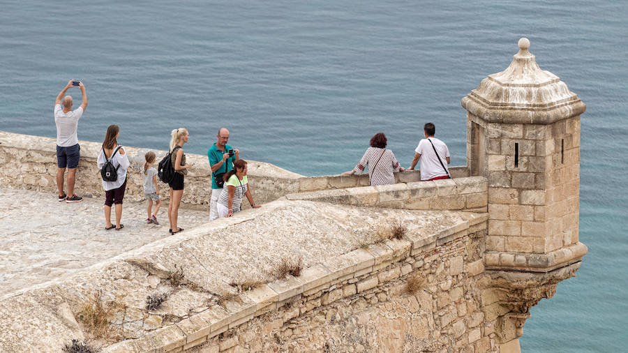 Llegada de crucero a Alicante y lleno en el castillo de Santa Bárbara