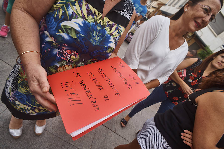 Protesta por el trasnporte escolar en Benejúzar