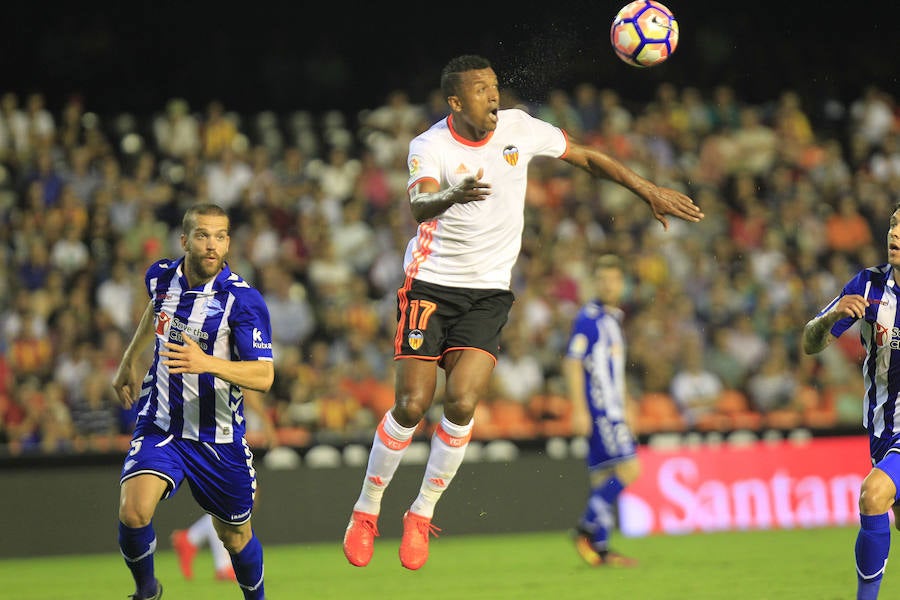 Las fotos de la victoria del Valencia ante el Alavés por 2-1