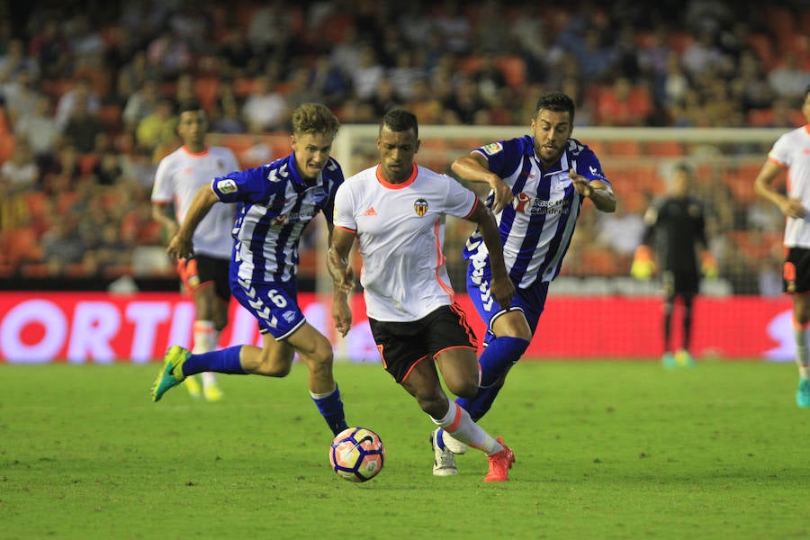 Las fotos de la victoria del Valencia ante el Alavés por 2-1