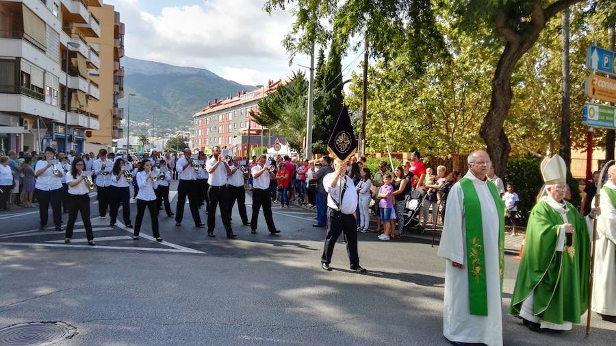 Ofrenda a la imagen peregrina de la Virgen de los Desamparados en Dénia