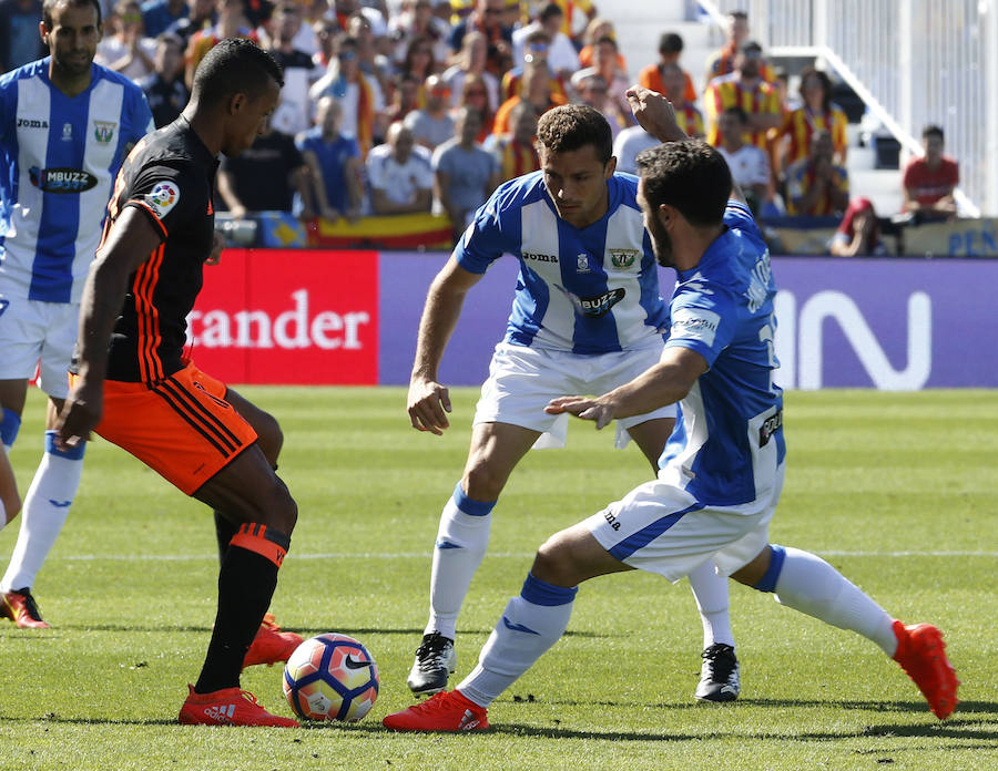 Las fotos de la victoria del Valencia en Butarque ante el Leganés (1-2)