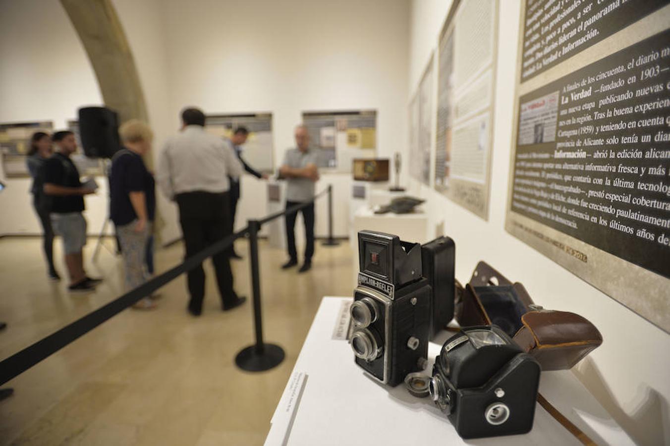 Inauguración de la exposición «180 años de la prensa en Elche»