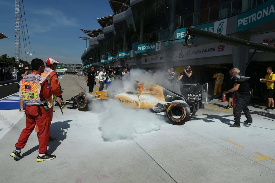 Las imágenes del espectacular incendio del coche de Magnussen