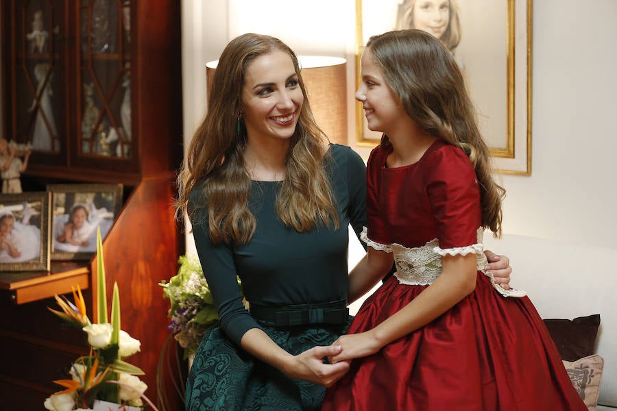 Fotos de Raquel Alario y Clara Parejo, falleras mayores de Valencia 2017