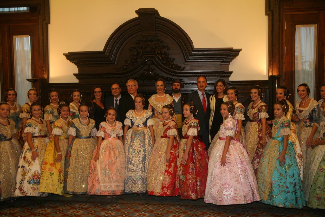 Fotos de la proclamación de Raquel Alario y Clara Parejo como falleras mayores de Valencia 2017