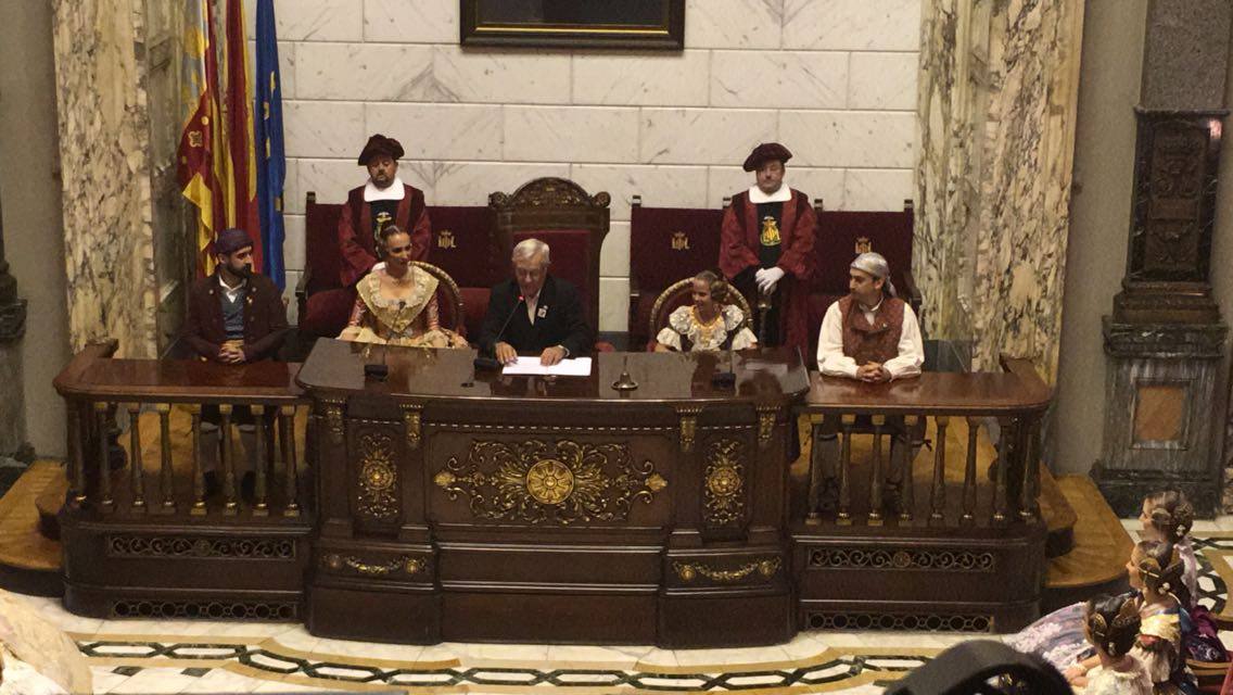 Fotos de la proclamación de Raquel Alario y Clara Parejo como falleras mayores de Valencia 2017