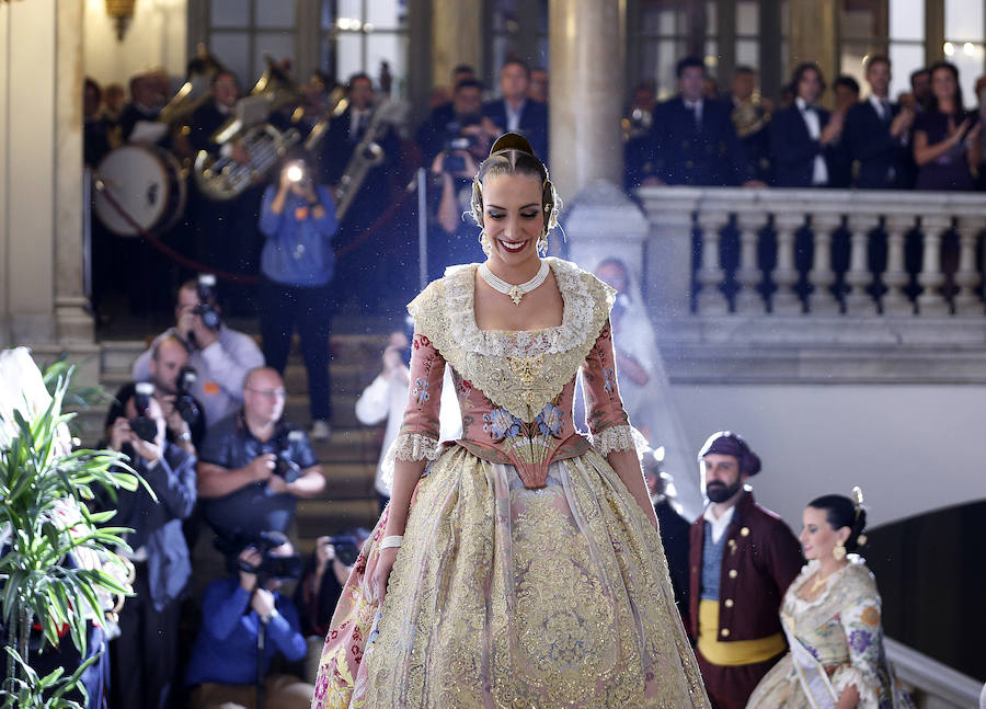 Fotos de la proclamación de Raquel Alario y Clara Parejo como falleras mayores de Valencia 2017