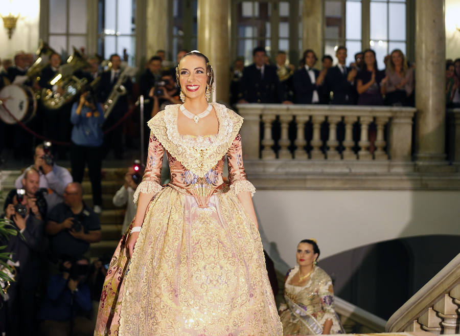 Fotos de la proclamación de Raquel Alario y Clara Parejo como falleras mayores de Valencia 2017