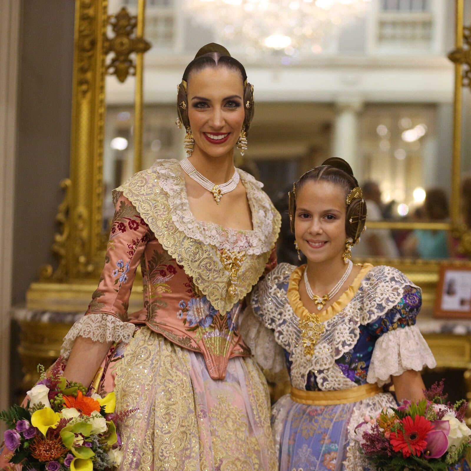 Fotos de la proclamación de Raquel Alario y Clara Parejo como falleras mayores de Valencia 2017