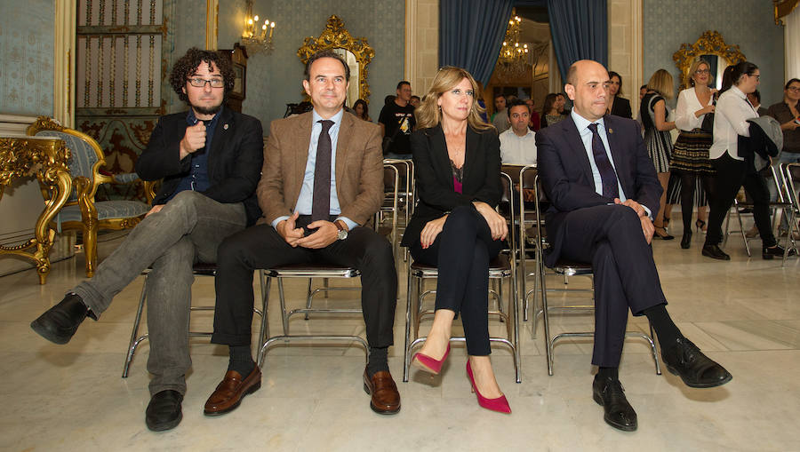 Echávarri durante la presentación de un acto en el Salón Azul del Ayuntamiento