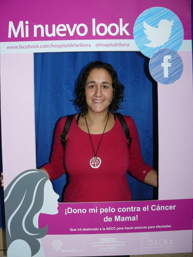 Fotos de las donaciones de pelo contra el cáncer de mama en el Hospital de la Ribera