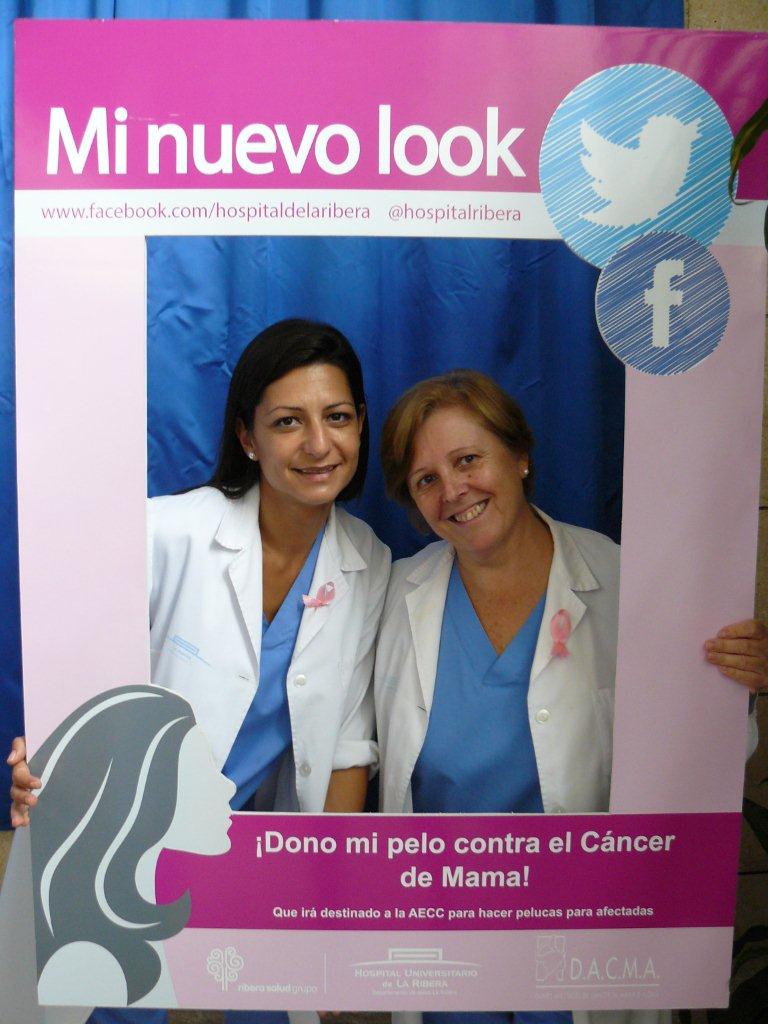 Fotos de las donaciones de pelo contra el cáncer de mama en el Hospital de la Ribera