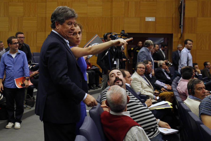 Las imágenes de la junta de accionistas del Valencia CF