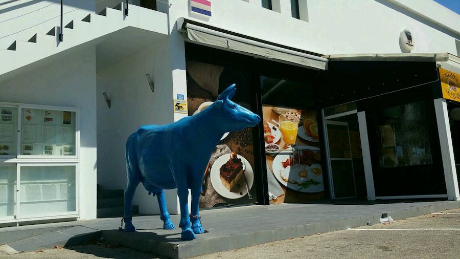 Vaca azul robada de una panaderia en Benissa