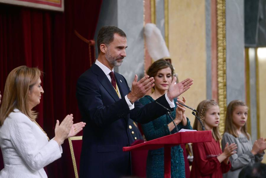 Fotos de Leonor y Sofía, protagonistas en el Congreso