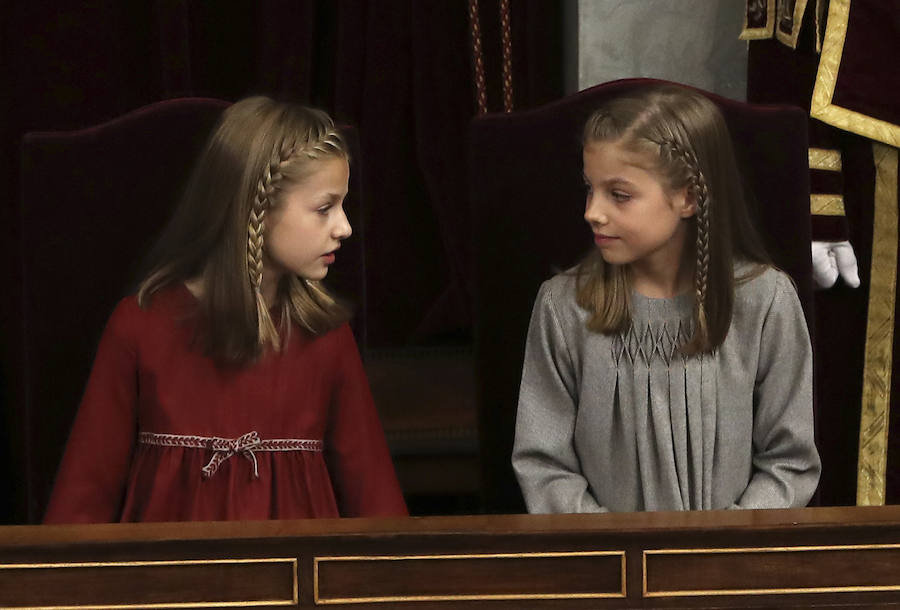 Fotos de Leonor y Sofía, protagonistas en el Congreso