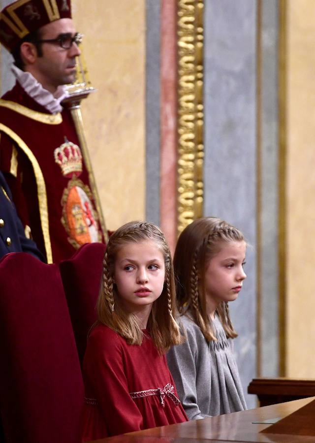 Fotos de Leonor y Sofía, protagonistas en el Congreso