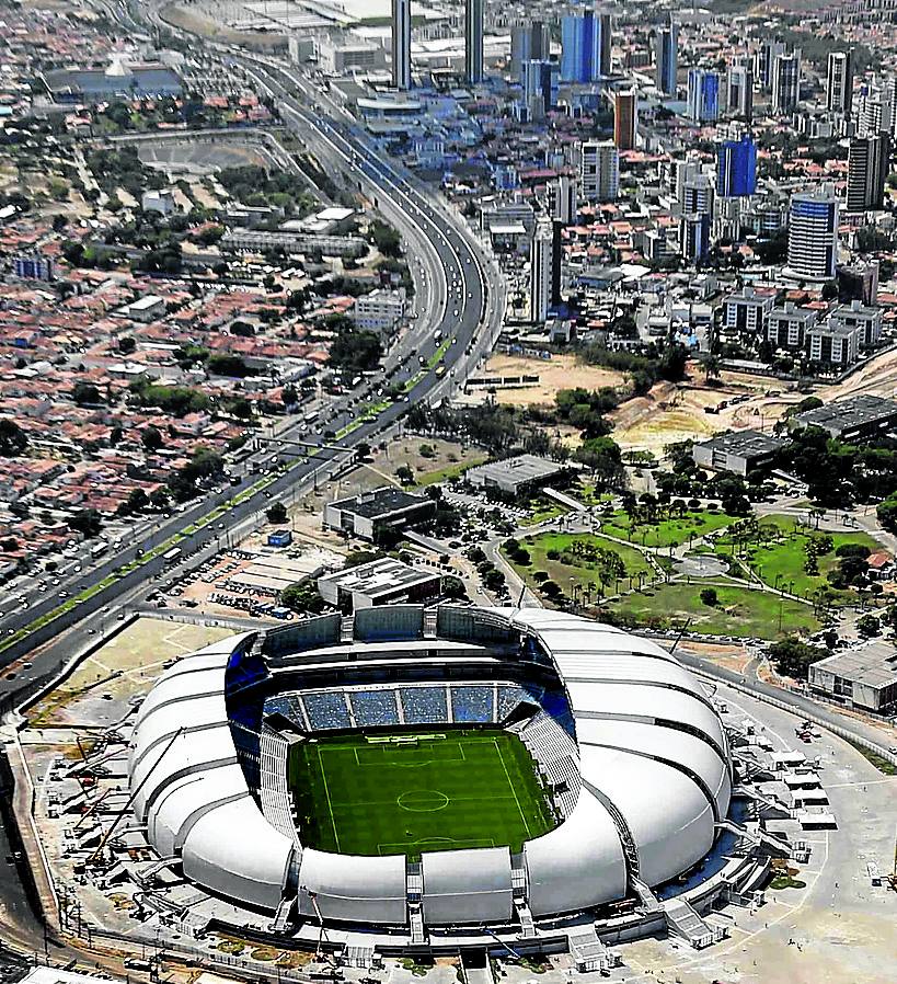 Populous. El estadio das Dunas, en la ciudad brasileña de Natal, evoca las formas de la arena a través de una cubierta formada por 'conchas' marinas