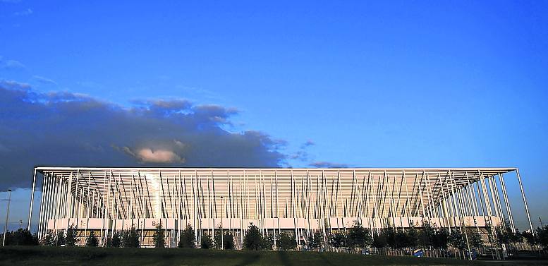 Herzog y de Meuron. Diseñaron este complejo rodeado de un bosque de columnas para el campo de fútbol de Burdeos con motivo de la Eurocopa de Francia 2016