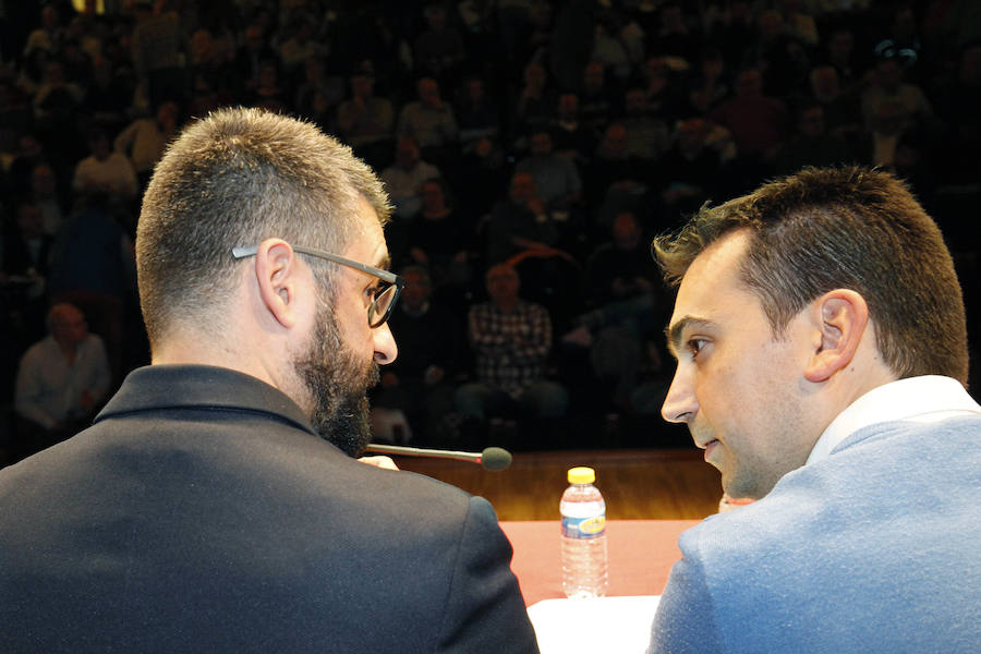 Fotos de la asamblea de los presidentes de fallas