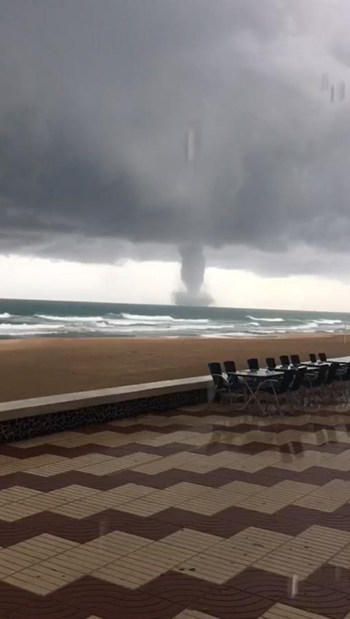 Fotos del tornado que se ha formado frente a Sueca y El Perelló