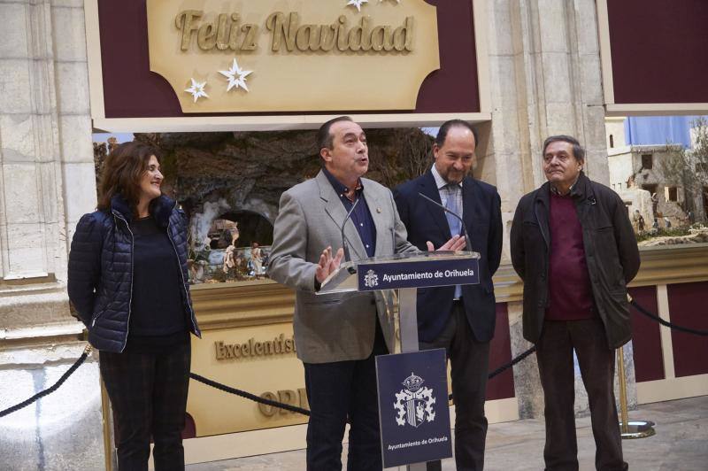 La inauguración del belén municipal en el Palacio Episcopal de Orihuela