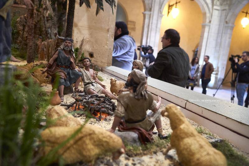 La inauguración del belén municipal en el Palacio Episcopal de Orihuela