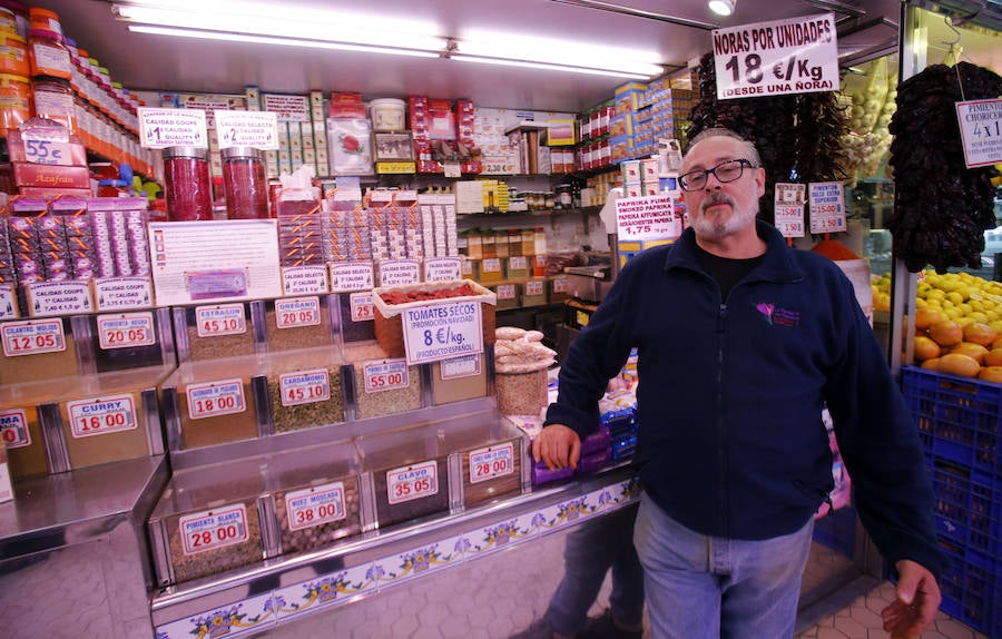Fotos de los vendedores históricos del Mercado Central de Valencia