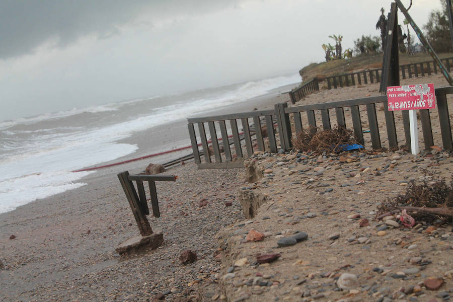 Fotos del paseo marítimo de Almenara tras la gota fría