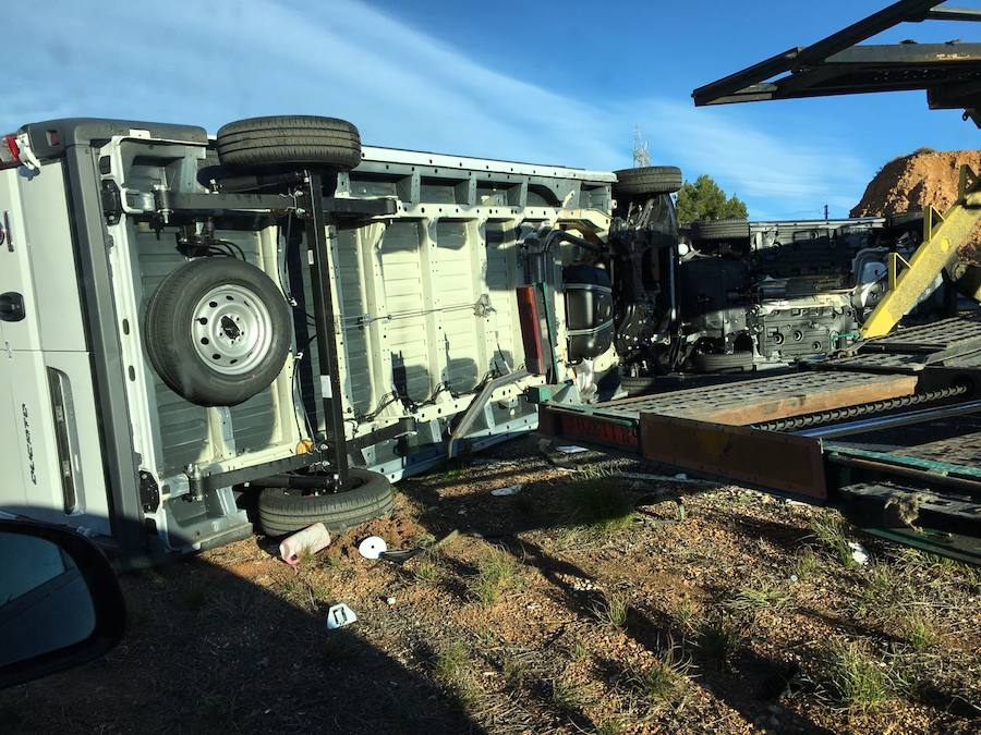 El accidente de un camión corta la A-3 en Villargordo del Cabriel