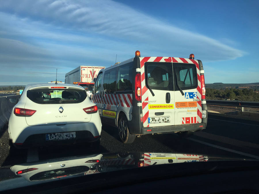 El accidente de un camión corta la A-3 en Villargordo del Cabriel