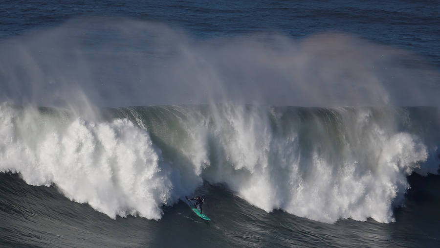 Fotos de Nazare, el mejor lugar del mundo para surfear