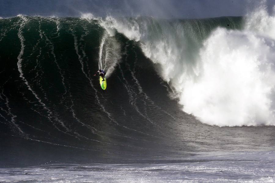 Fotos de Nazare, el mejor lugar del mundo para surfear