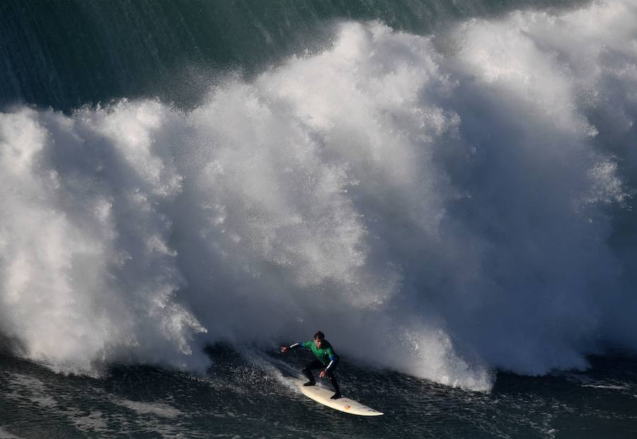 Fotos de Nazare, el mejor lugar del mundo para surfear