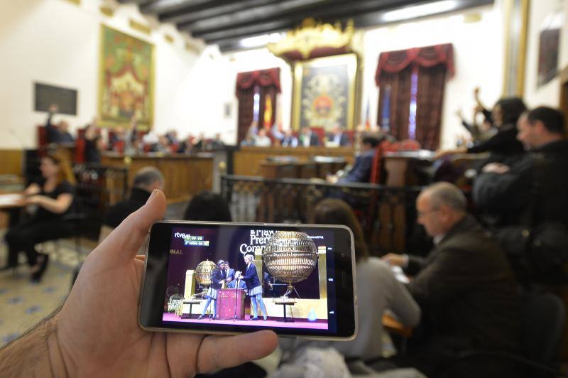 Imágenes del pleno del Ayuntamiento de Elche