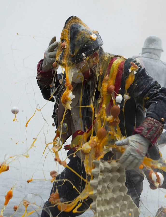 Fotos de la fiesta de &#039;Els enfarinats&#039; de Ibi