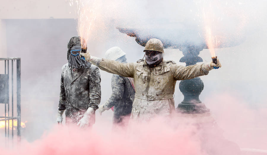 Fotos de la fiesta de &#039;Els enfarinats&#039; de Ibi
