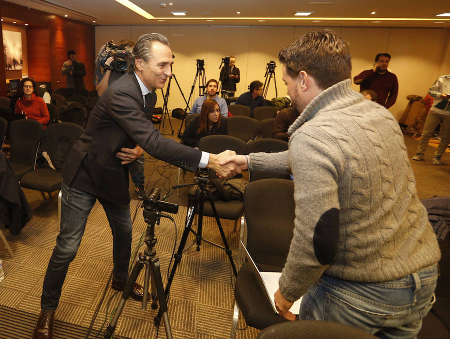 Fotos de la rueda de prensa de Cesare Prandelli tras su dimisión