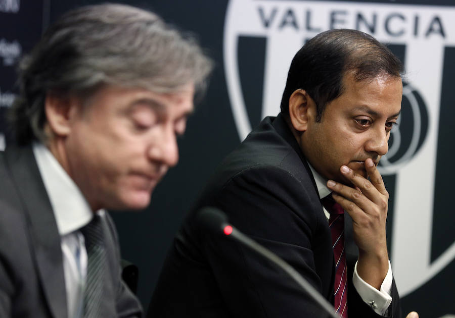 Fotos de la rueda de prensa de García Pitarch y Murthy tras la dimisión de Prandelli