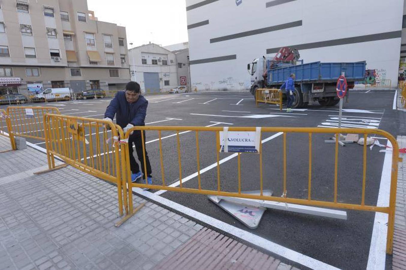 Varios solares se convierten en zonas de aparcamiento público