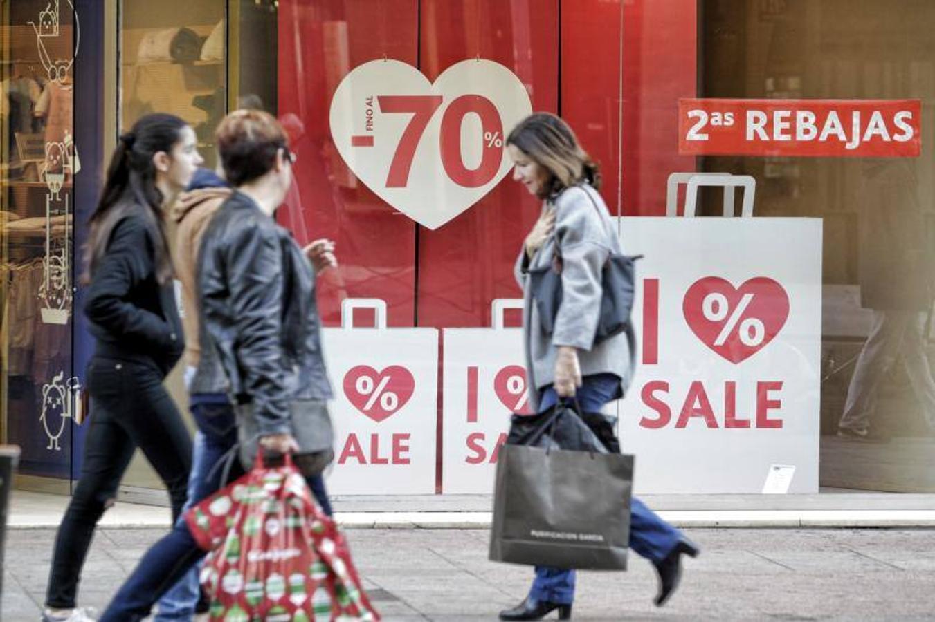 Fotos del primer día de rebajas de invierno en Valencia en 2017