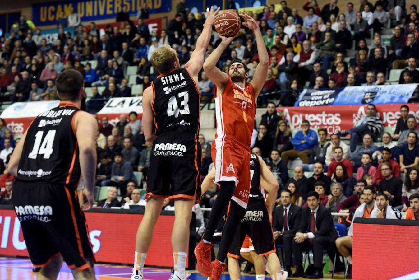 Fotos del partido disputado entre UCAM Murcia y Valencia Basket